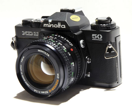 how to open a minolta camera