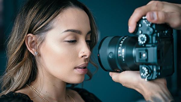 10 Easy Tips and Tricks for Looking Better in Photographs | PetaPixel